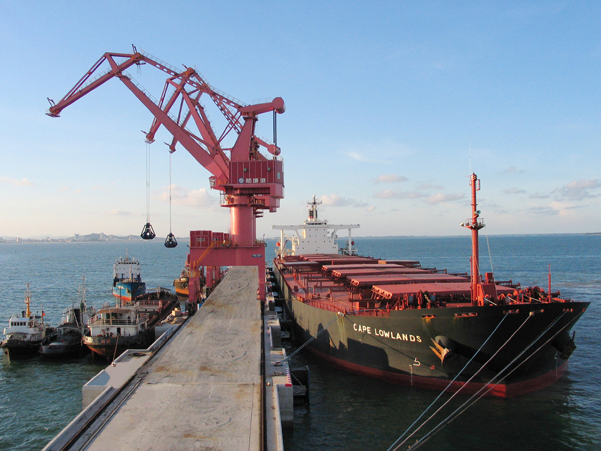 防城港萬噸級碼頭，為我國西南出海大通道中最便捷的深水良港.jpg
